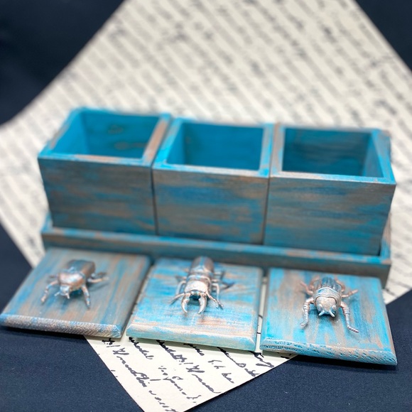 Turquoise & Gilded Beatles Three Box Shelf - Picture 6 of 6